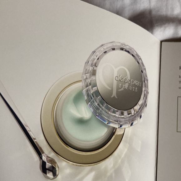 Intense eye contour cream - Picture 3 of 4